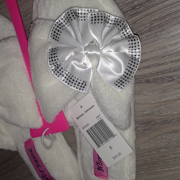 Betsey Johnson Satin Crystal Bow Special Occasion Bridal Plush Spa Slippers NWT - Picture 3 of 5